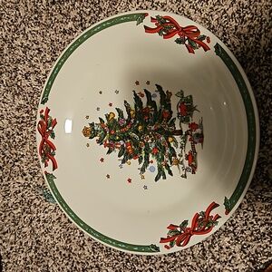 Christmas in the park dinner plate Christmas tree in the middle green rime